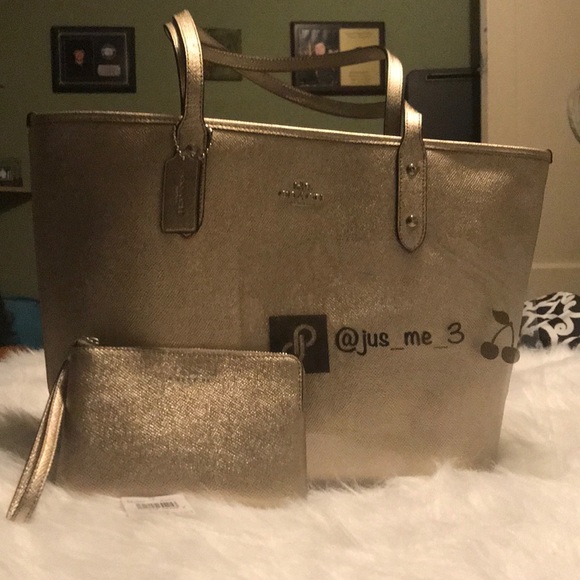  Silver/Platinum Coach Tote & Matching wristlet - Picture 7 of 8